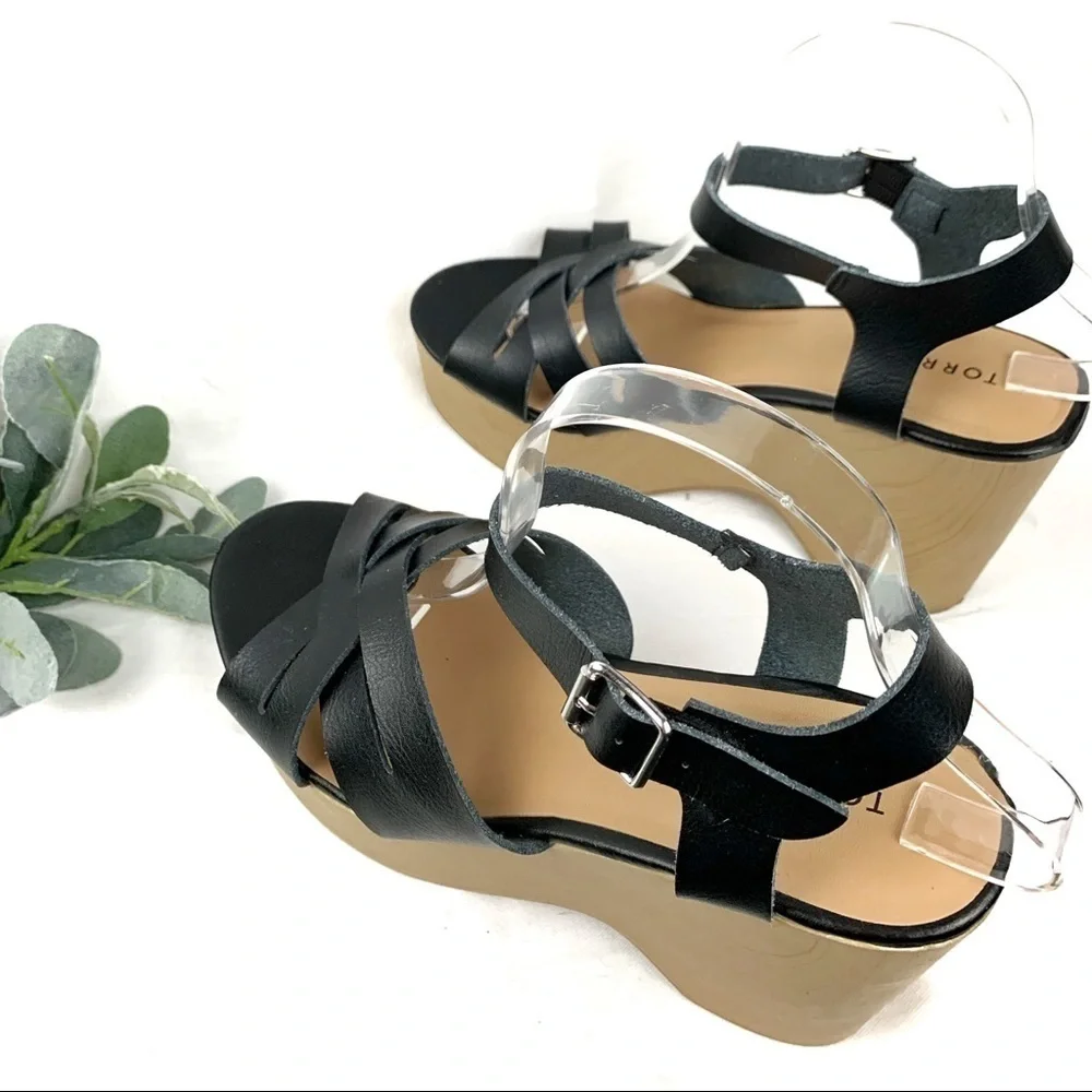 Torrid platform faux wood strappy wedges, size 9